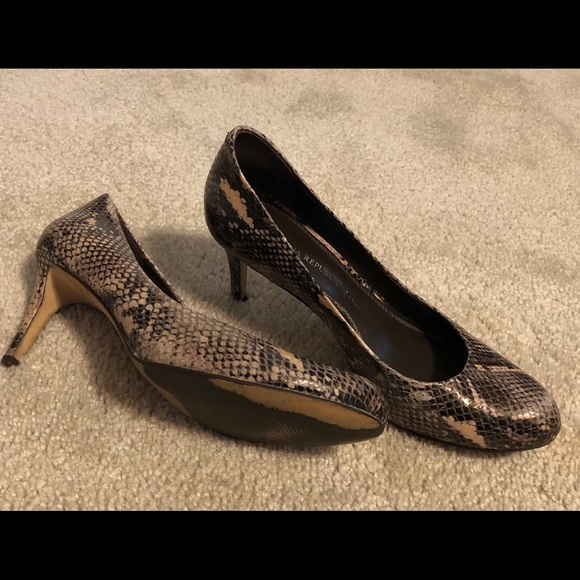 BR size 7 round toe python print heels 👠 - Picture 5 of 7